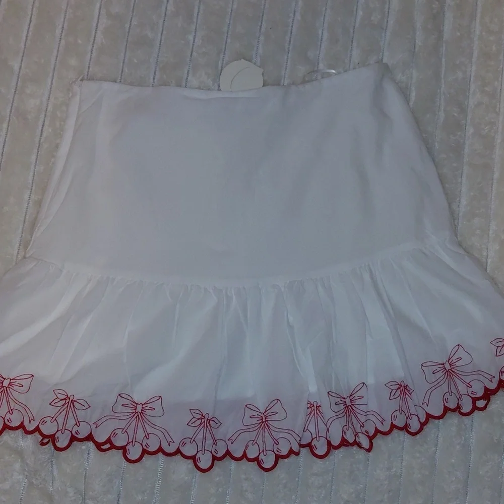 NWT White And Red Cherry Embroidered Trim Linen Mini Skirt - Picture 5 of 5